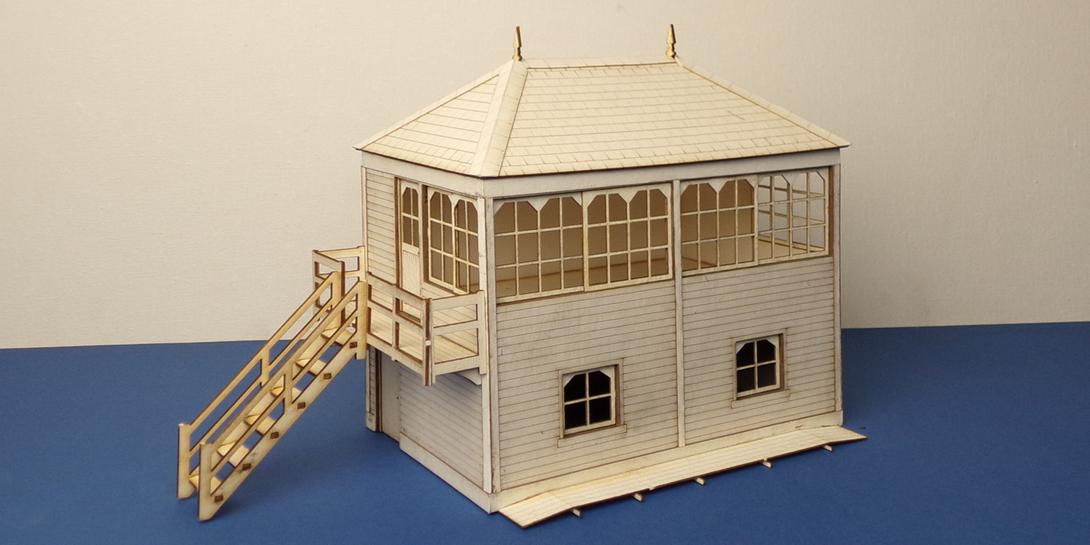 B 70-12L O gauge Midland style signal box with left stairs Medium midland railway signal box with left stair option. Footprint:
